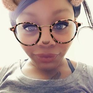 Meet your Posher, Crystal